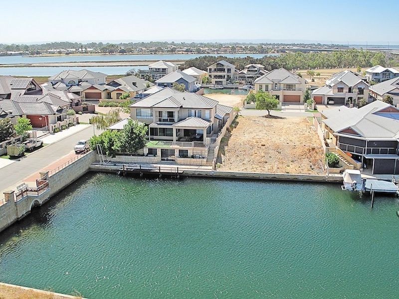 2 Brindabella Crescent, Halls Head WA 6210