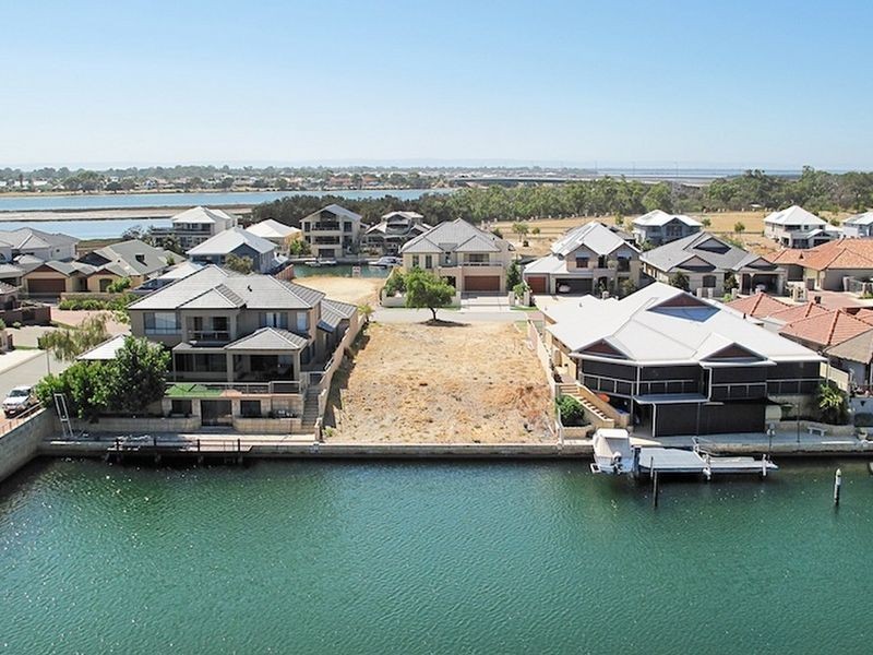 2 Brindabella Crescent, Halls Head WA 6210
