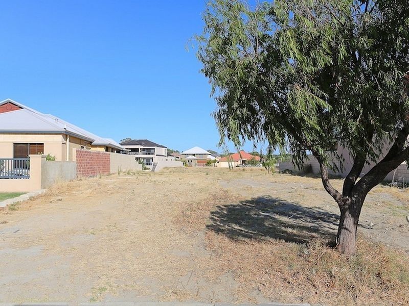 2 Brindabella Crescent, Halls Head WA 6210