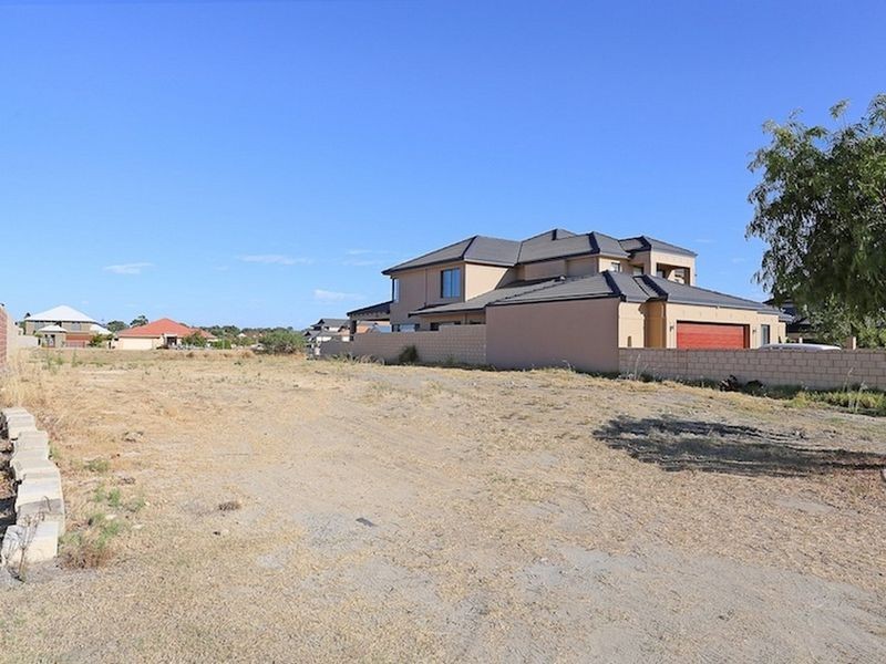 2 Brindabella Crescent, Halls Head WA 6210