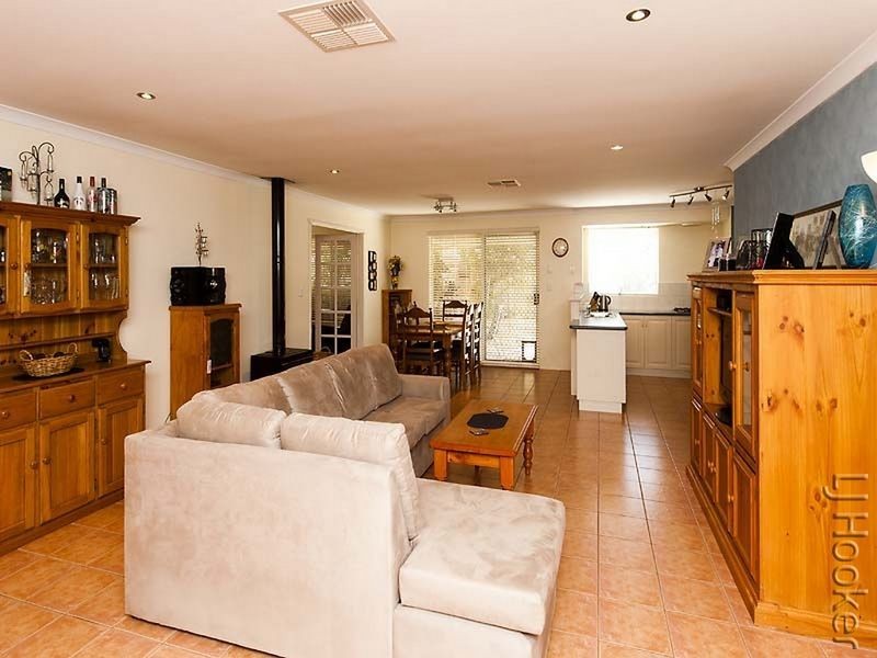 52 Country Road, Pinjarra WA 6208