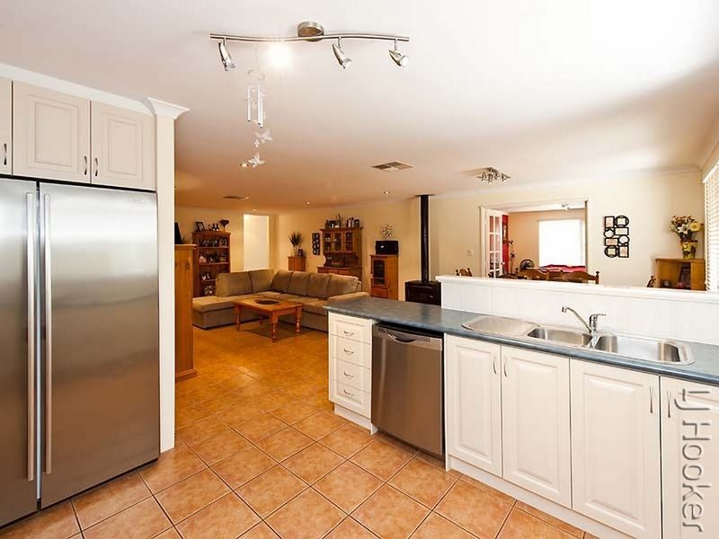 52 Country Road, Pinjarra WA 6208