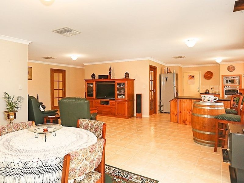 34 Pentland Crescent, Dudley Park WA 6210