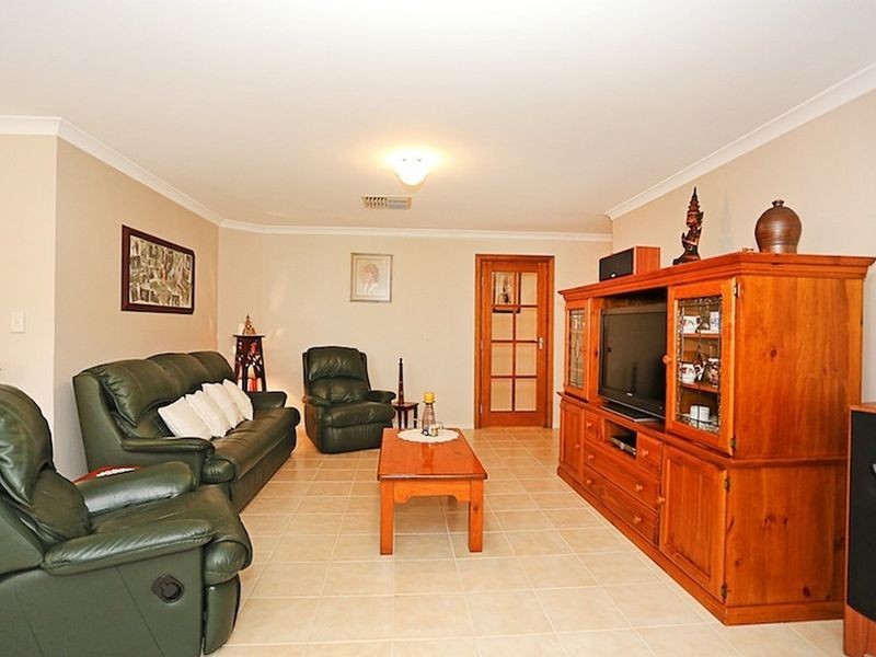 34 Pentland Crescent, Dudley Park WA 6210