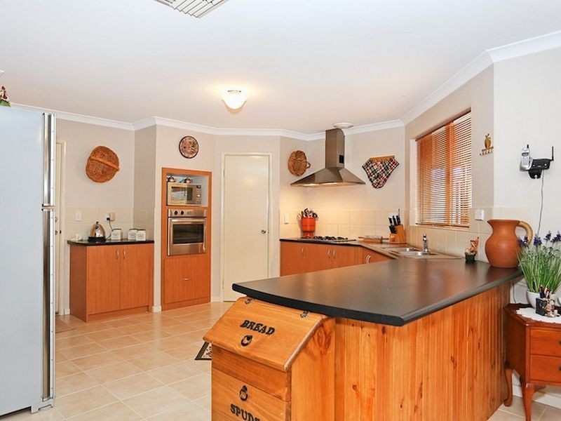 34 Pentland Crescent, Dudley Park WA 6210