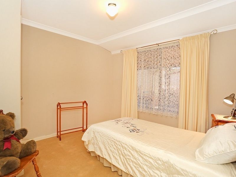 34 Pentland Crescent, Dudley Park WA 6210