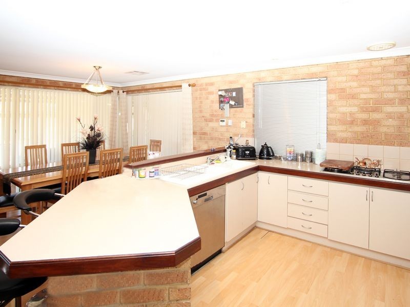 18 Darter Place, Halls Head WA 6210