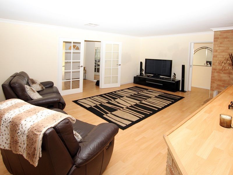 18 Darter Place, Halls Head WA 6210