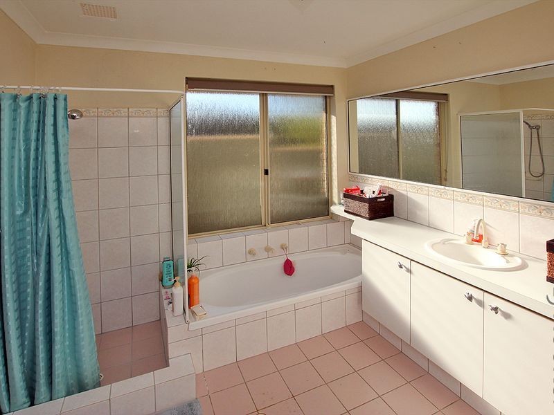 18 Darter Place, Halls Head WA 6210