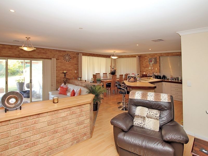 18 Darter Place, Halls Head WA 6210