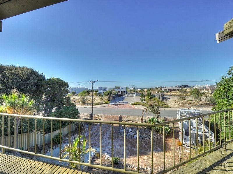 54 Queen Parade, Wannanup WA 6210