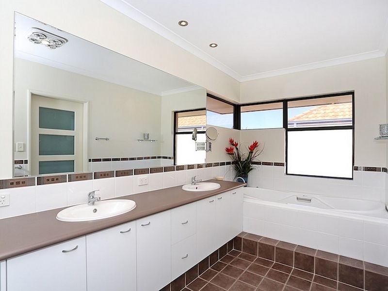 21 Ensign Way, Wannanup WA 6210