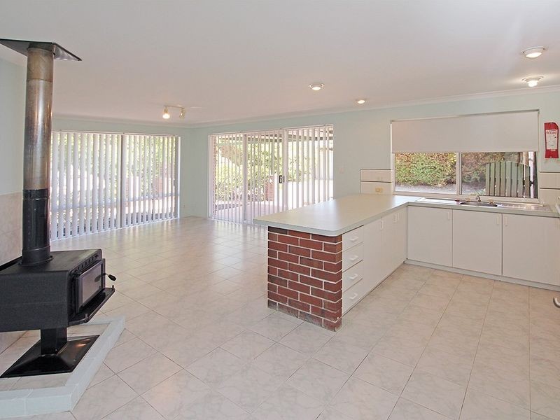 11 Jacaranda Drive, North Yunderup WA 6208