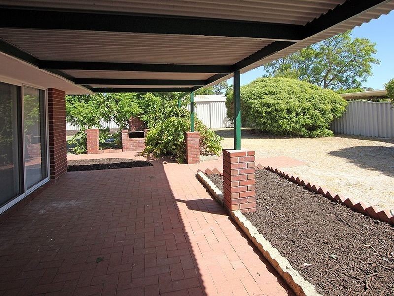 11 Jacaranda Drive, North Yunderup WA 6208