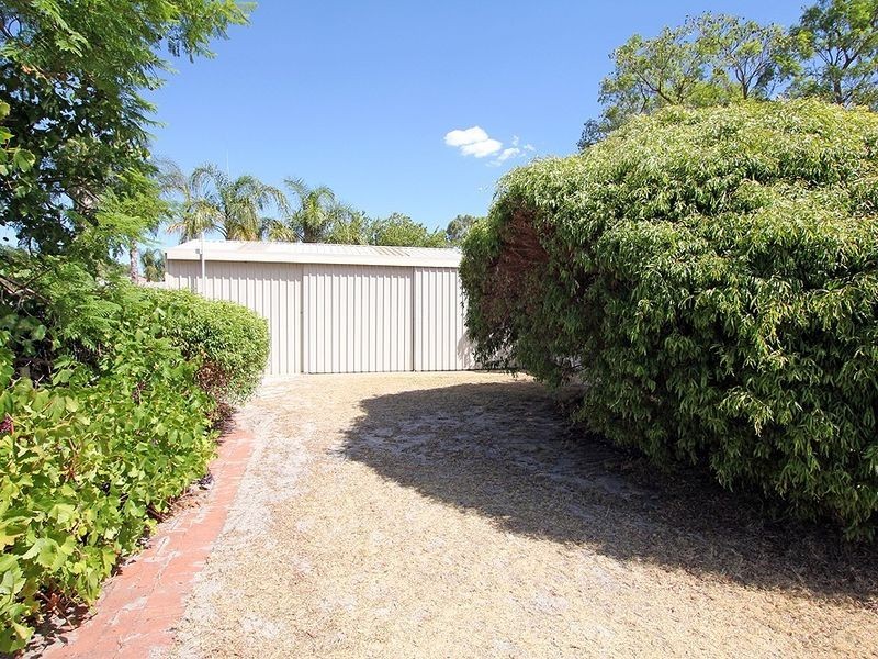 11 Jacaranda Drive, North Yunderup WA 6208