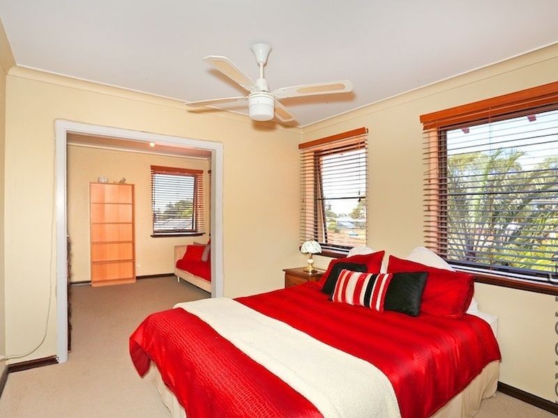 12 Dalrymple Terrace, Halls Head WA 6210