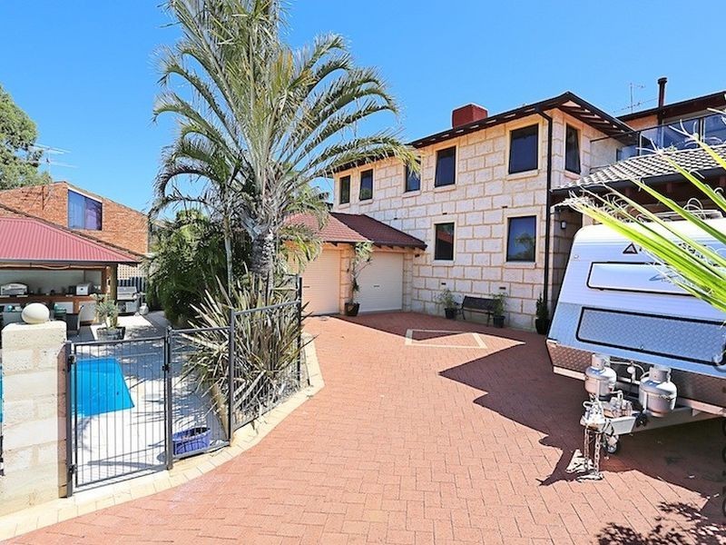 12 Dalrymple Terrace, Halls Head WA 6210