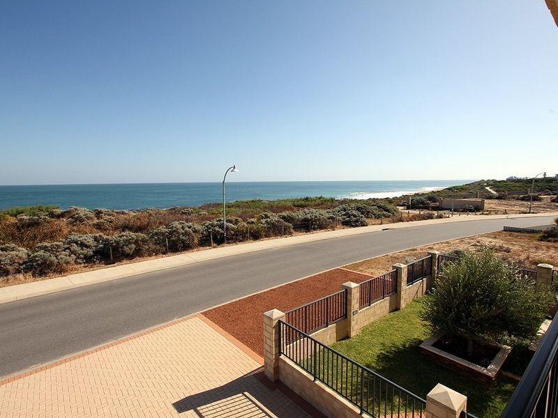 100 Boardwalk Boulevard, Halls Head WA 6210
