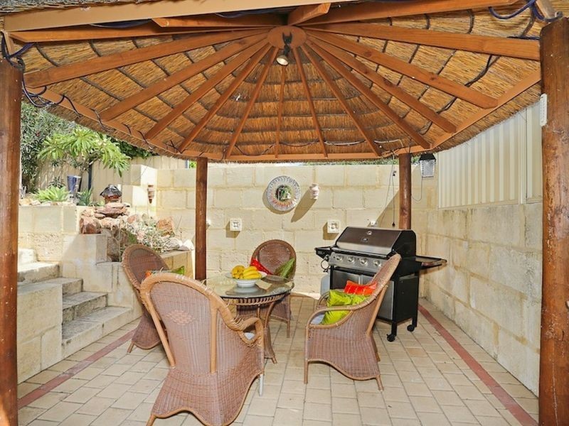 4 Dryandra Place, Halls Head WA 6210