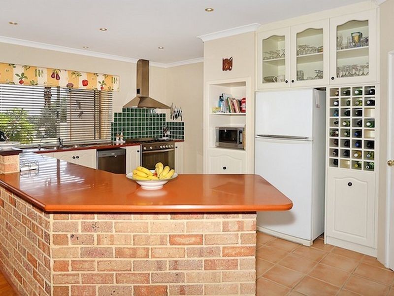 4 Dryandra Place, Halls Head WA 6210