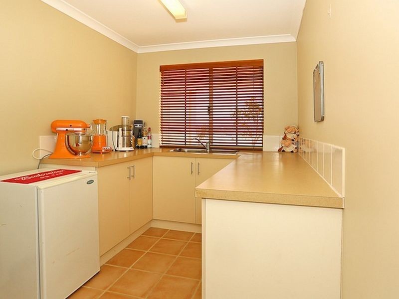 4 Dryandra Place, Halls Head WA 6210