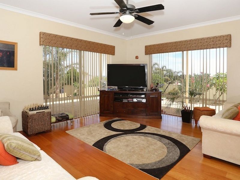 4 Dryandra Place, Halls Head WA 6210