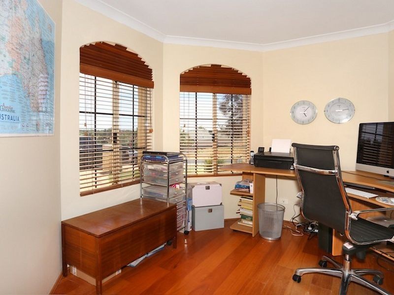 4 Dryandra Place, Halls Head WA 6210