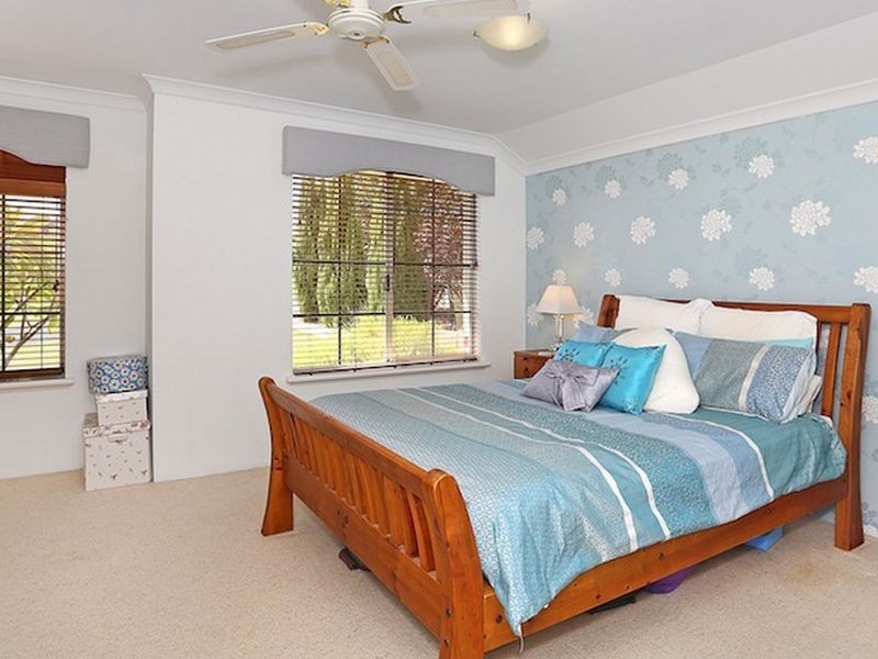 4 Dryandra Place, Halls Head WA 6210