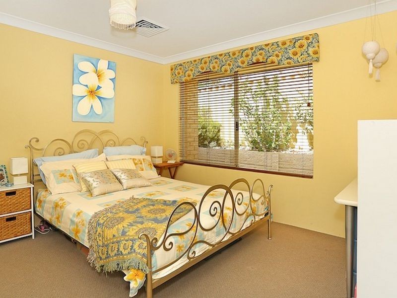 4 Dryandra Place, Halls Head WA 6210