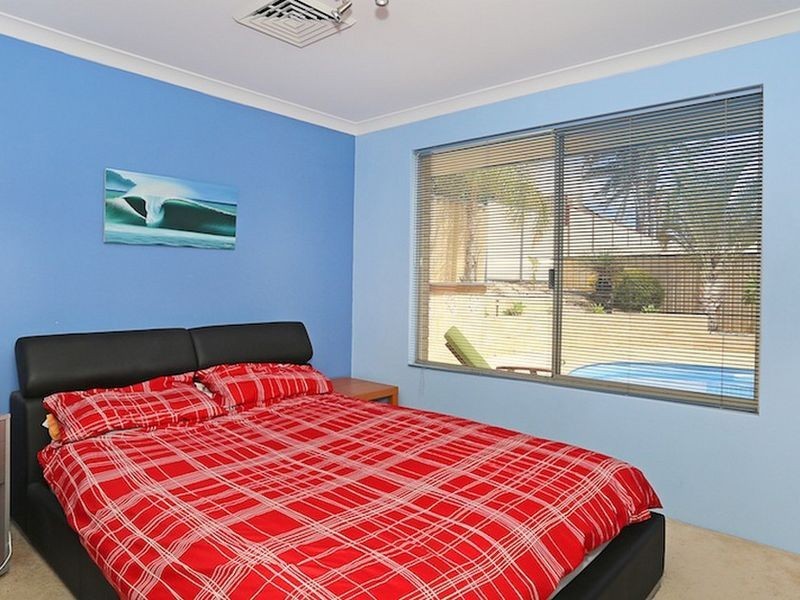 4 Dryandra Place, Halls Head WA 6210