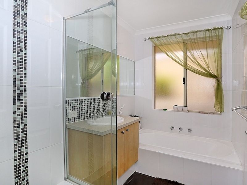 4 Dryandra Place, Halls Head WA 6210