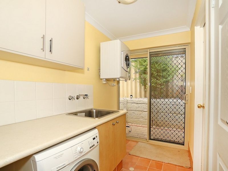 4 Dryandra Place, Halls Head WA 6210