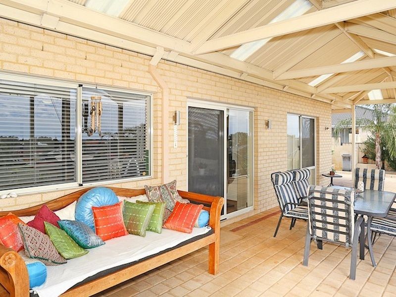 4 Dryandra Place, Halls Head WA 6210