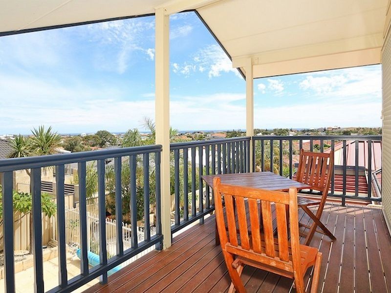 4 Dryandra Place, Halls Head WA 6210