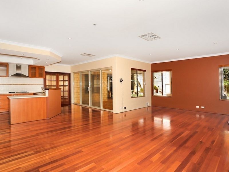 23 Seaforth Drive, Halls Head WA 6210