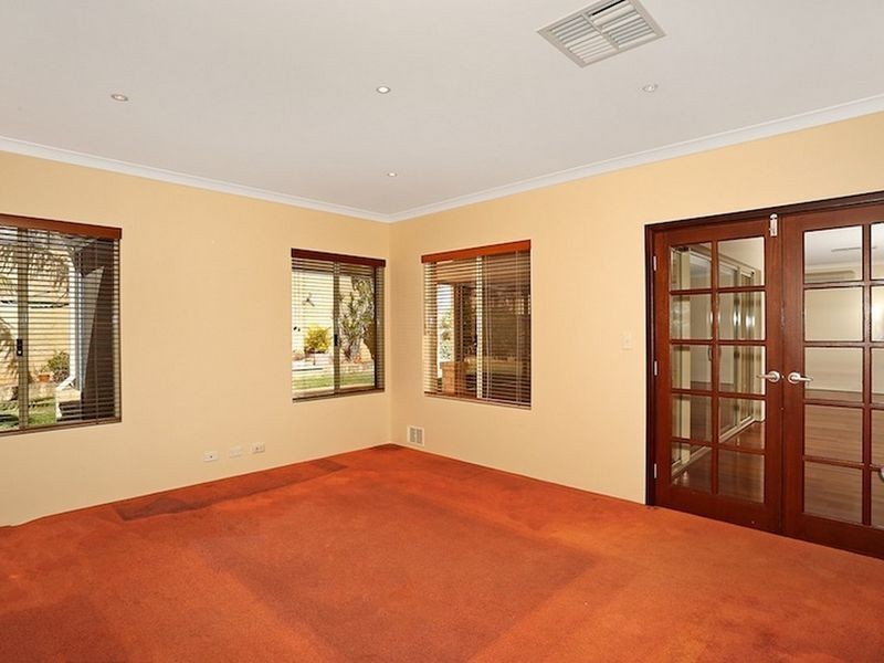 23 Seaforth Drive, Halls Head WA 6210