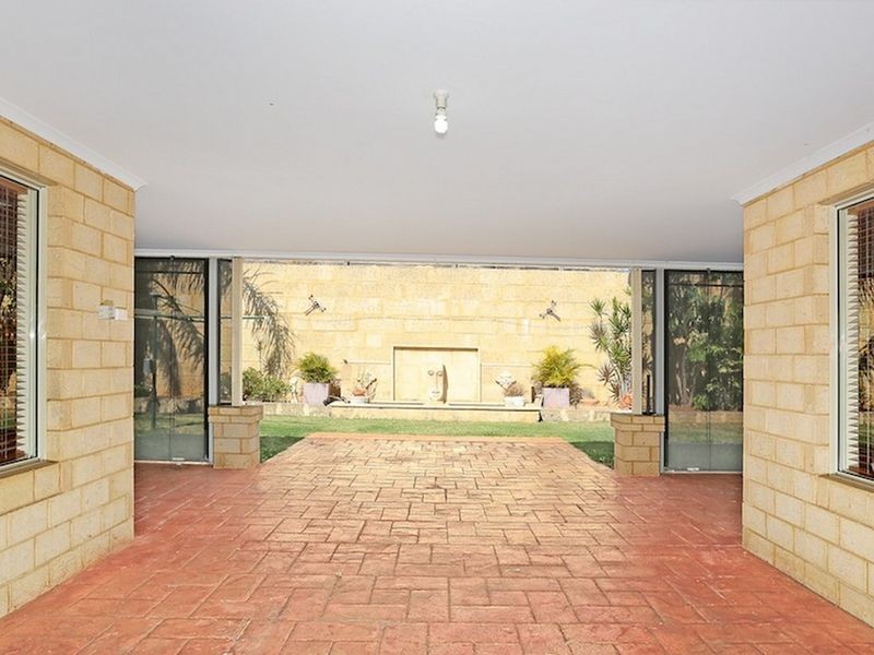 23 Seaforth Drive, Halls Head WA 6210