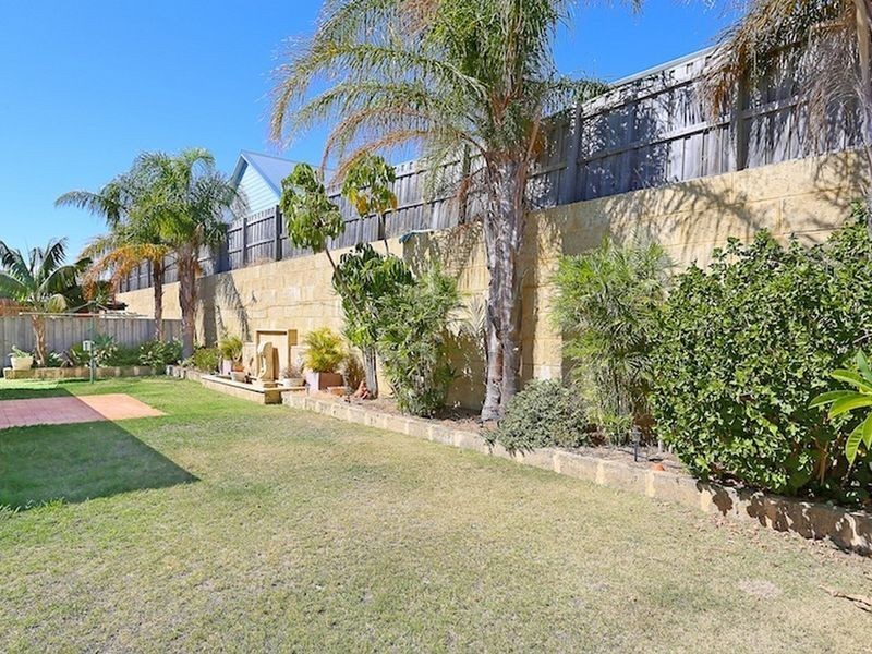 23 Seaforth Drive, Halls Head WA 6210