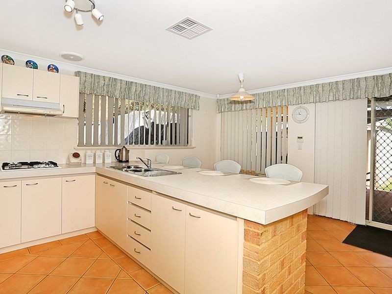 26 Seawind Drive, Silver Sands WA 6210