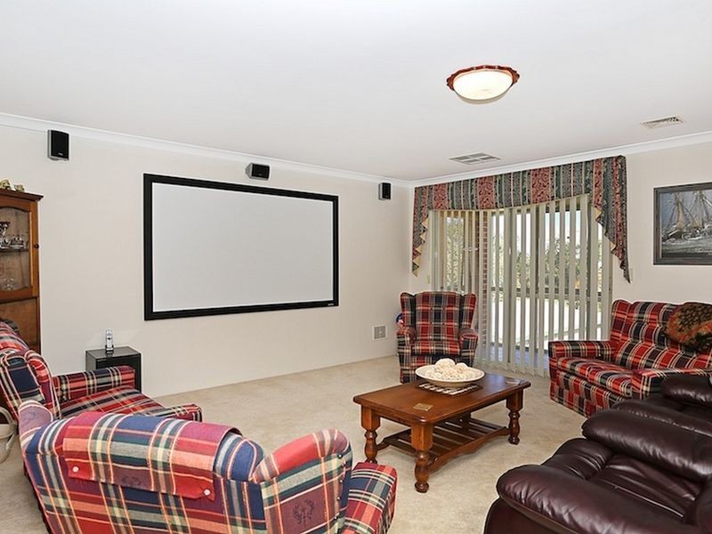 26 Seawind Drive, Silver Sands WA 6210