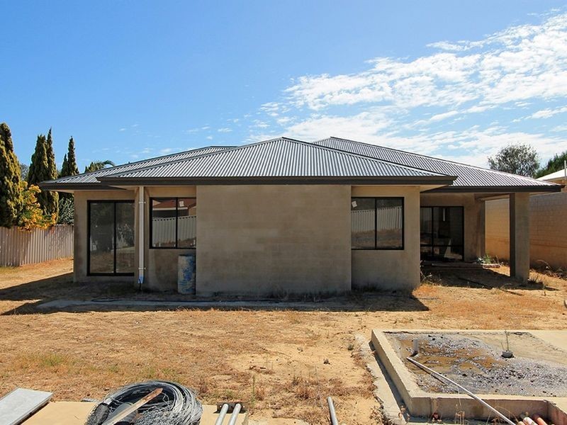 3B Oleander Place, Halls Head WA 6210