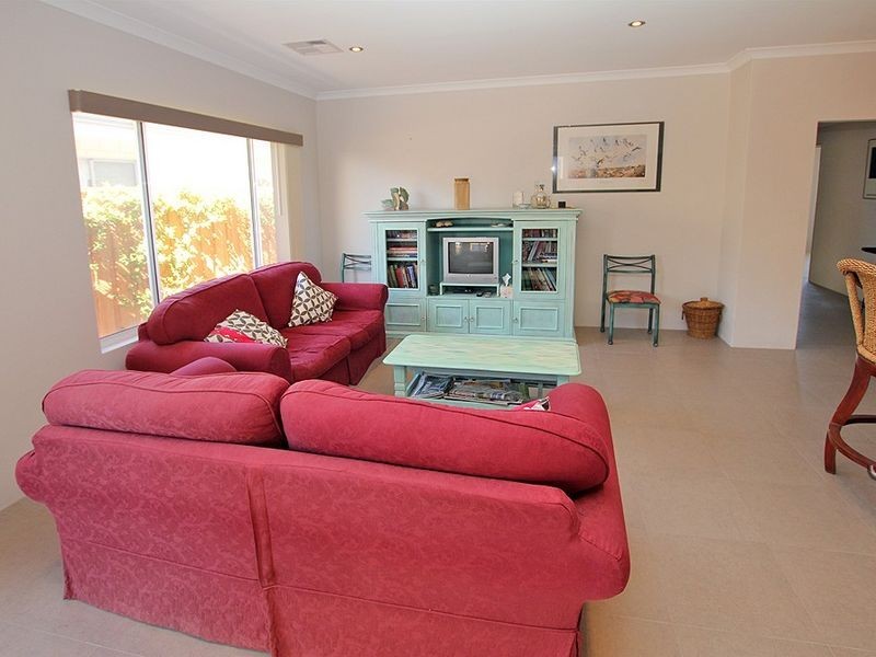 17 Buttercup Parkway, Halls Head WA 6210