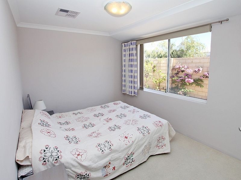 17 Buttercup Parkway, Halls Head WA 6210