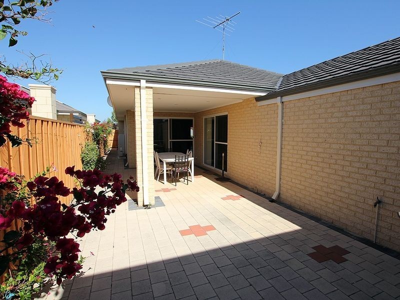 17 Buttercup Parkway, Halls Head WA 6210