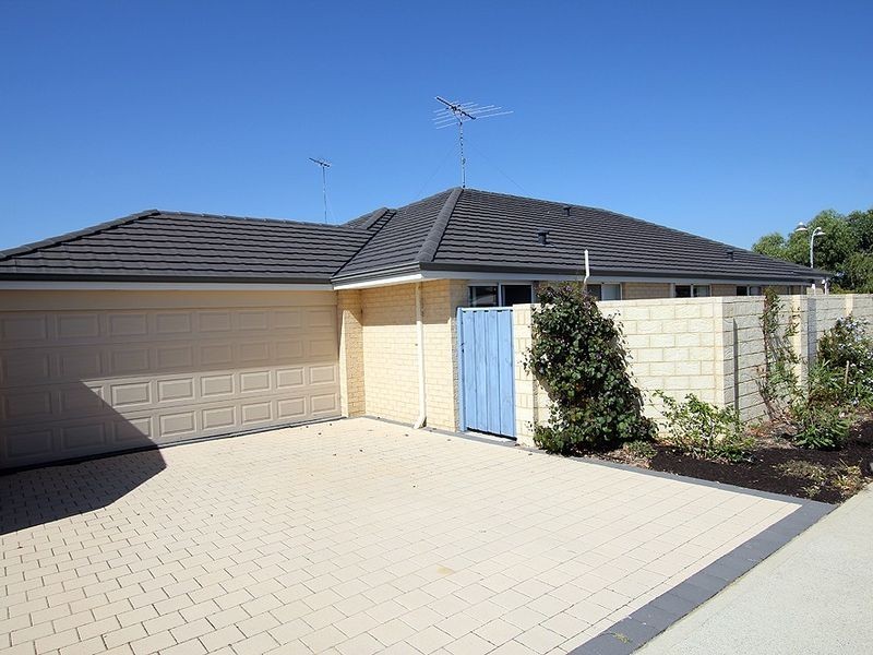 17 Buttercup Parkway, Halls Head WA 6210