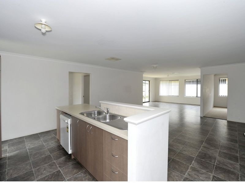 2 Grandmere Parade, Meadow Springs WA 6210