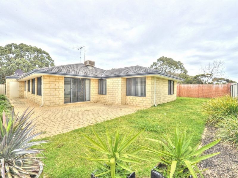 2 Grandmere Parade, Meadow Springs WA 6210