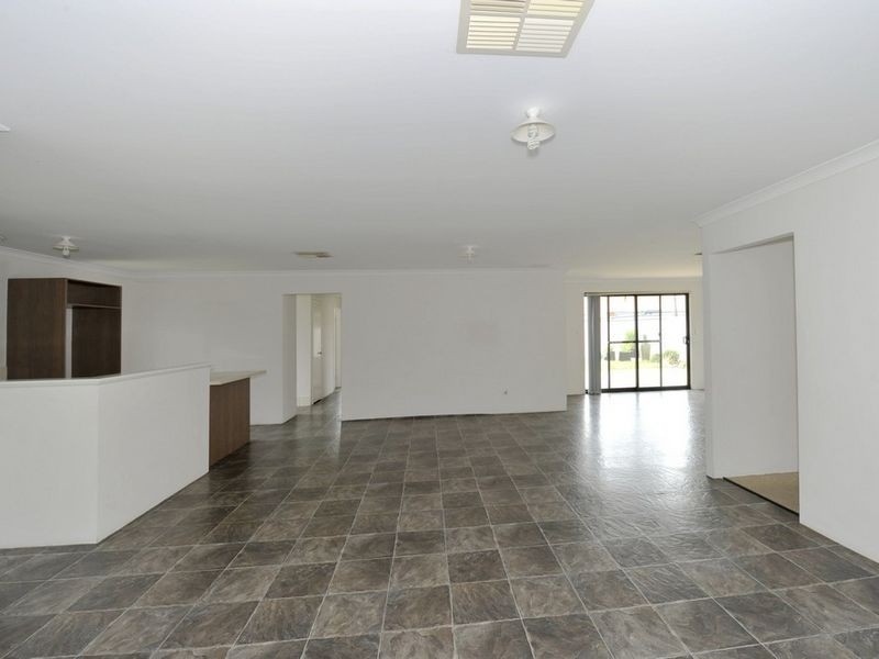 2 Grandmere Parade, Meadow Springs WA 6210