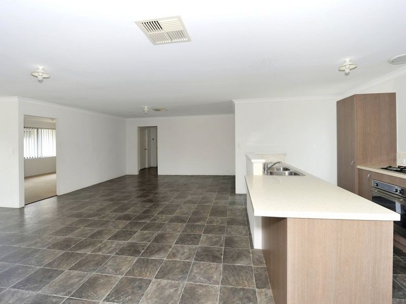 2 Grandmere Parade, Meadow Springs WA 6210