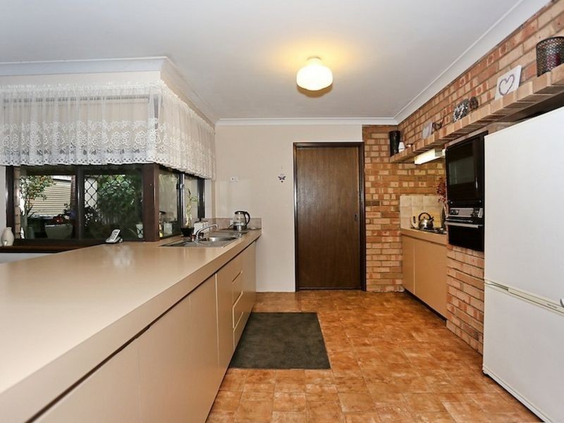 13 Pepperwood Rise, Halls Head WA 6210